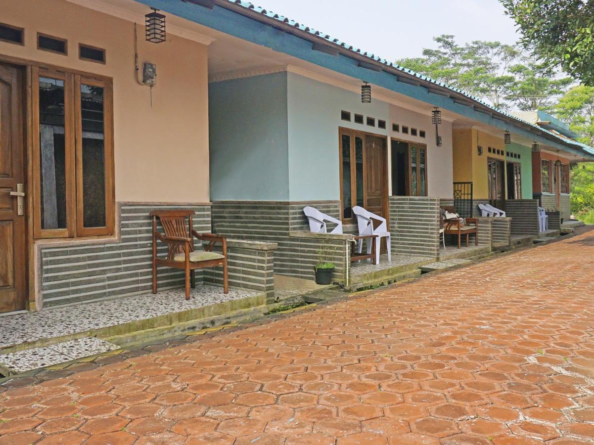 Oyo 90369 An Nur Family Homestay Syariah Cigombong Exterior foto